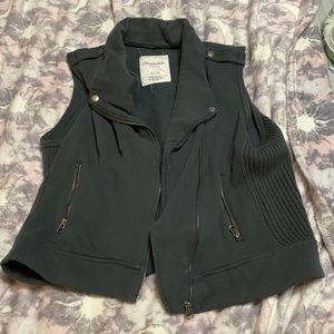 Aeropostale Eighty-Seven grey sleeveless sweater vest jacket